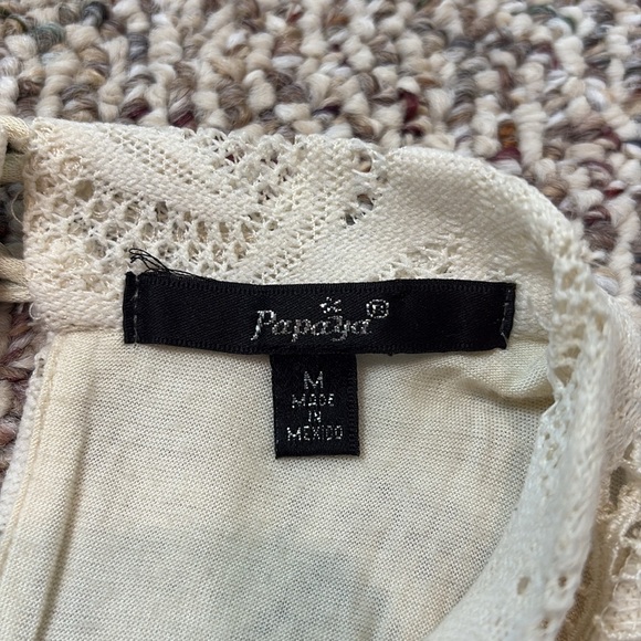 Papaya Elegant Cream Lace Sleeveless Keyhole Back Top. Medium. EUC - Picture 7 of 14